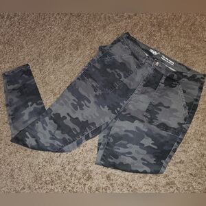 Mossimo Super Stretch High Rise Camo Jeggings- Size 6